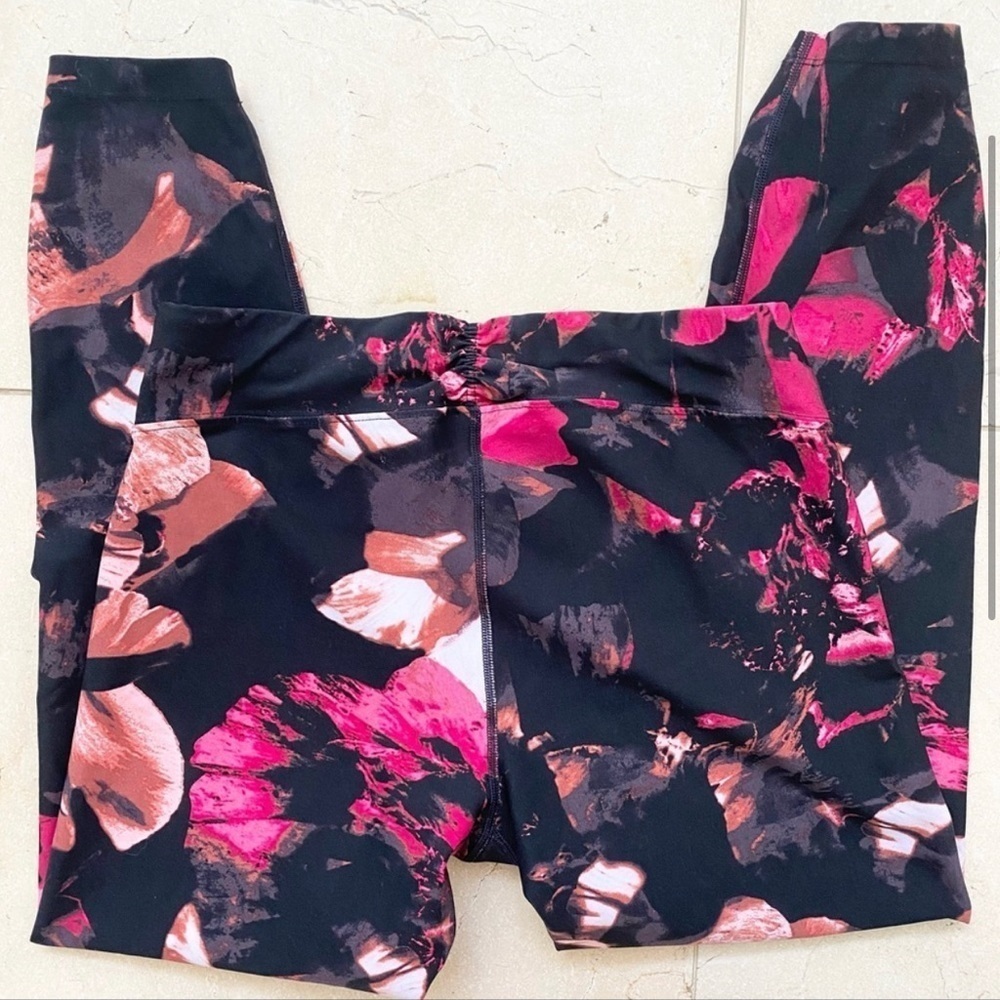 Bundle of 2 Calvin Klein Capri Crop Leggings Medium - Picture 10 of 14